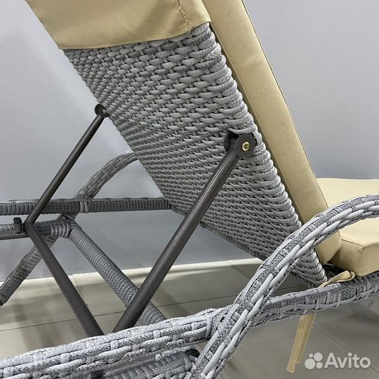 Шезлонг из ротанга плетеный relax