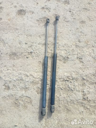 Амортизаторы крышки багажника Volkswagen Golf 2