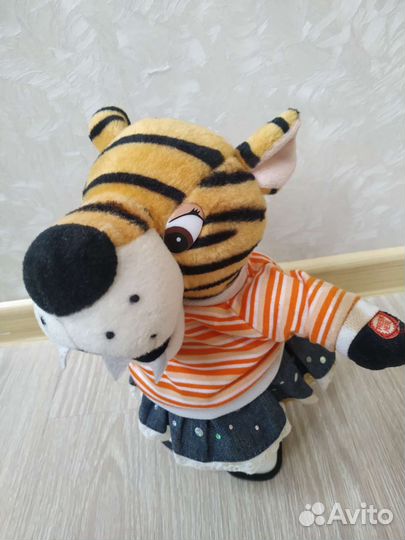 Мягкая игрушка тигренок танцует
