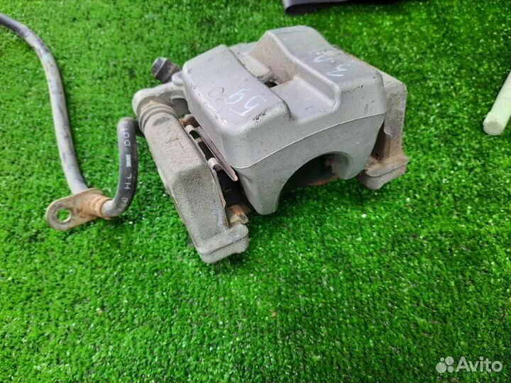 Суппорт тормозной задний левый Toyota Camry GSV40