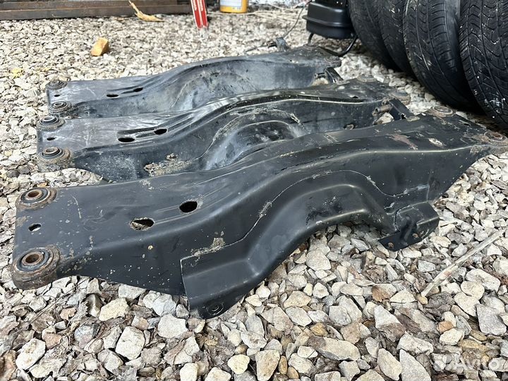 Задний подрамник Subaru Forester SG