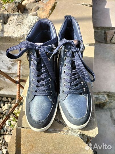 Сникерсы женские 37