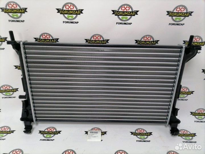 Радиатор охлаждения двигателя Ford Focus 1998-2004