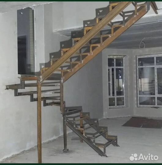 Лестница из металла