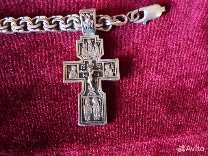 Серебряная цепь с крестом
