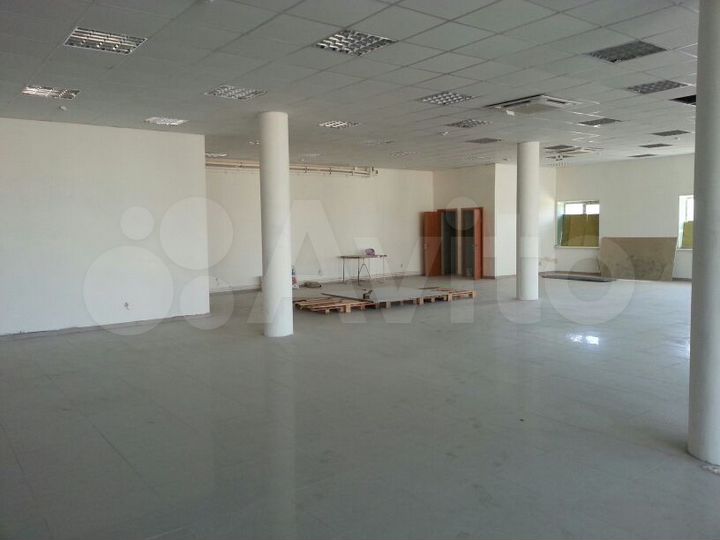 Торговое помещение, 552 м²