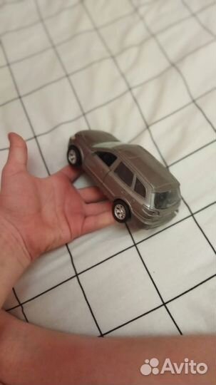 Модель автомобиля kinsmart