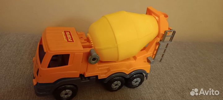 Грузовик бетономешалка