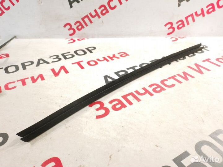 Молдинг стекла задний правый Audi A4