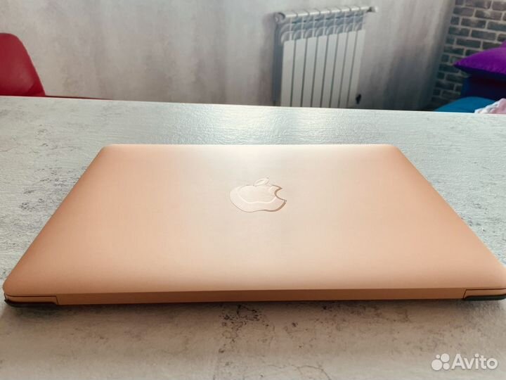 Apple MacBook