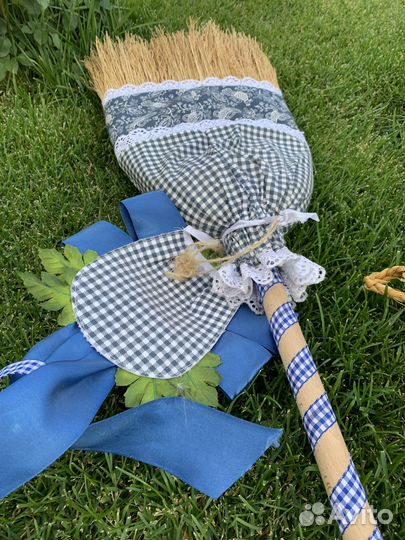 Декор для дома- метла и корзинка