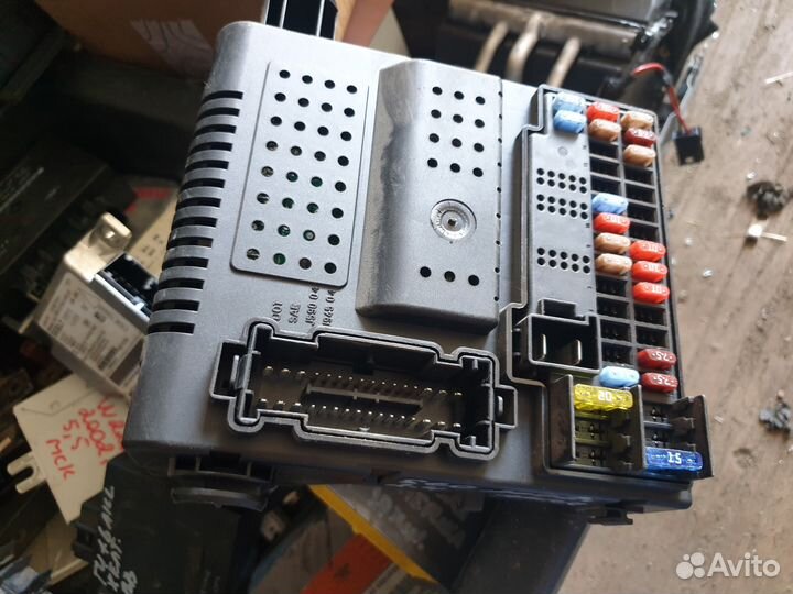 Монтажный блок предохранителей volvo s60 30786889