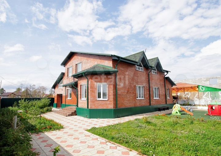 Дом 274,1 м² на участке 7,2 сот.