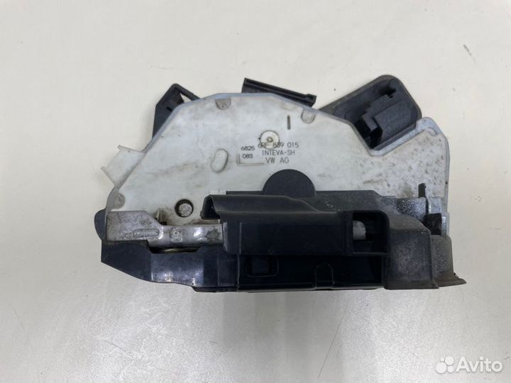 Замок двери задний левый Volkswagen Polo cwvb