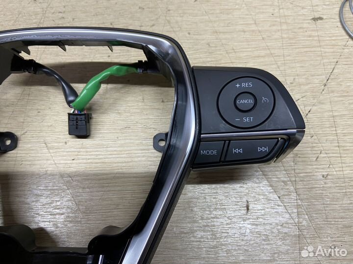 Блок кнопок руля Toyota Camry 75