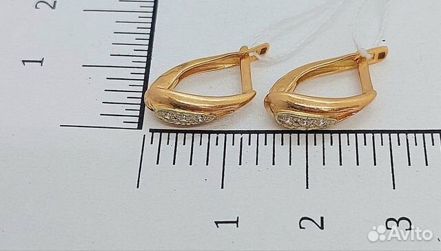 Золотые серьги с камнем