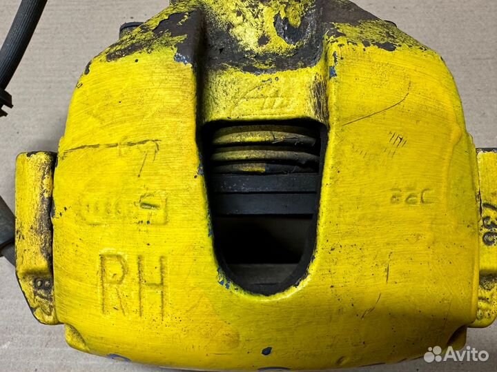 Суппорт передний правый Ford Focus 2