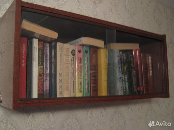 Полочка для книг