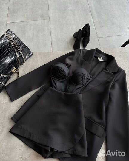 Костюм женский с юбкой