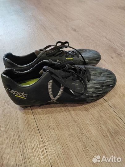 Футбольные бутсы