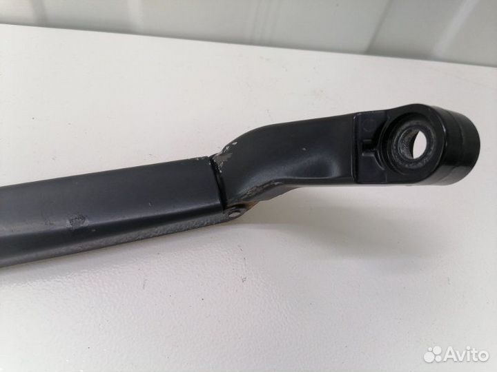 Поводок стеклоочистителя правый Toyota Corolla