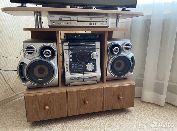 Полка под TV, аудио и видо центр