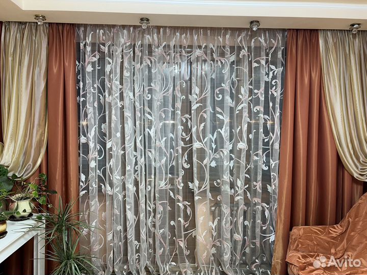 Тюль прозрачный с цветами и основные шторы