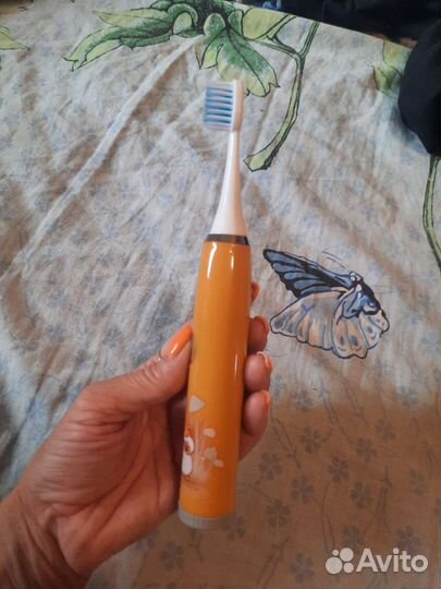 Электрическая зубная щетка детская