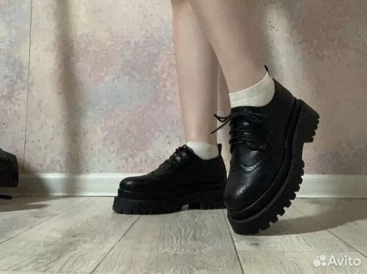 Кроссовки, Лоферы