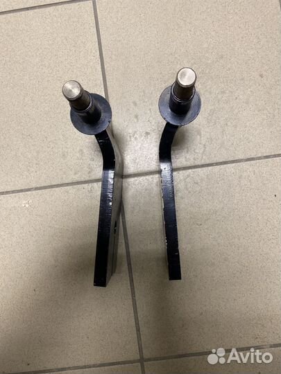 Кронштейн амортизатора пер.лев.нижн.freightliner