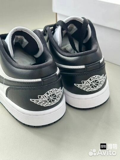 Nike jordan black and white