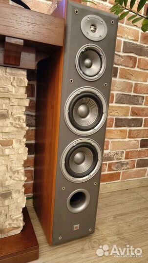 Напольная акустика JBL e80