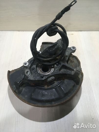 Кулак задний левый Mercedes W211