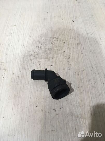 Штуцер охлаждения Ауди А4 Б5 1.6 ADP