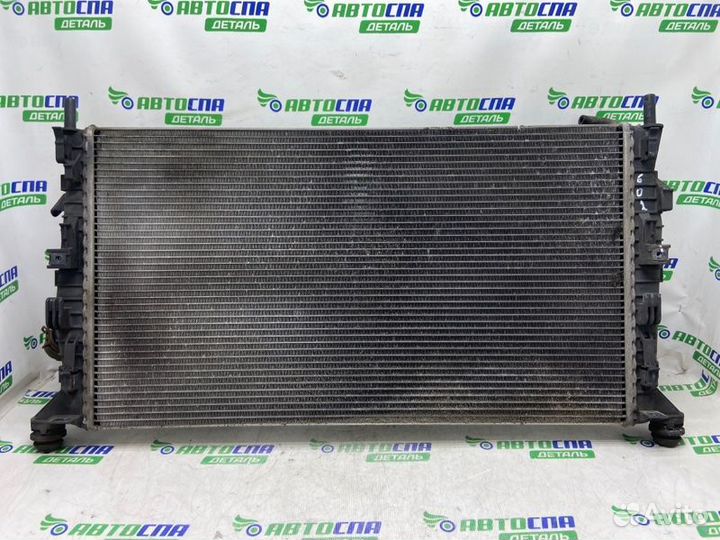 Радиатор охлаждения двигателя Volvo V50 D4162T