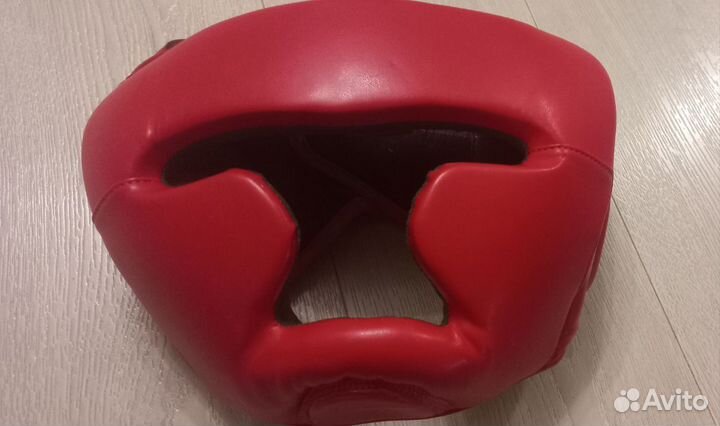 Боксерский инвентарь (перчатки + шлем)