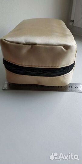 «Косметичка от Avon золотого цвета»