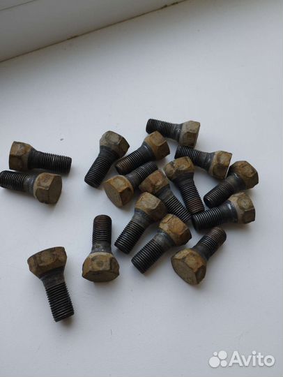 Колесные болты