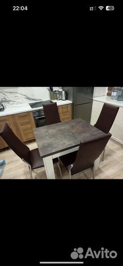 Кухонный стол и стулья