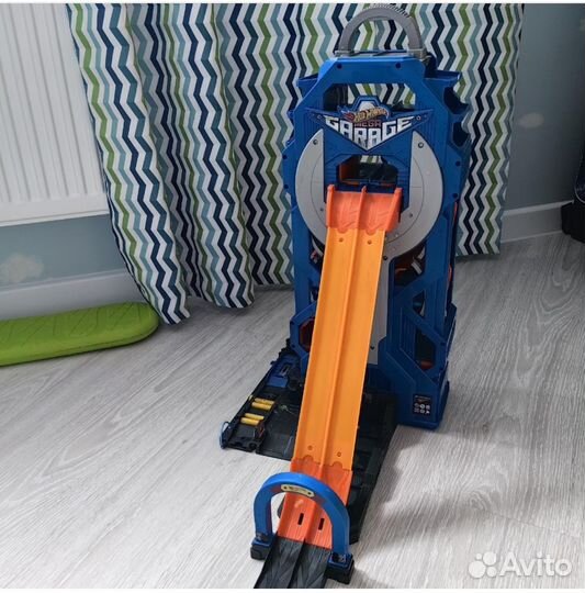 Hot Wheels Mega Garage гараж лифт-парковка