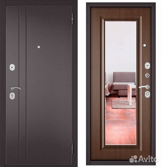 Дверь входная в квартиру с зеркалом