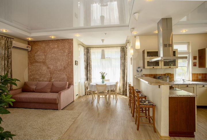 Дом 195 м² на участке 16 сот.