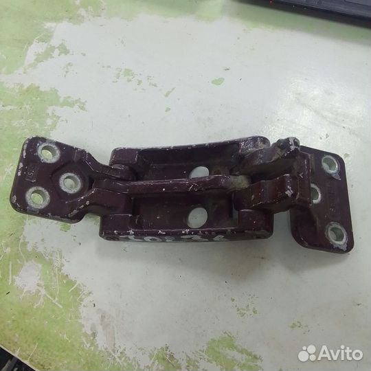 Петля двери багажника Volkswagen Crafter