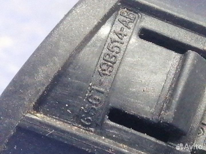 Кнопка открывания багажника Ford Fiesta 5 хэтчбек