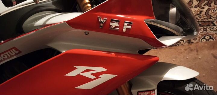 Yamaha YZF R1