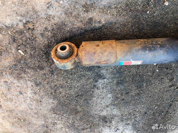 Амортизатор задний правый Lexus Rx 2019