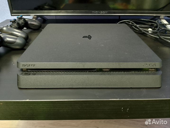 Sony PS4 slim 1tb и 2 джойстика