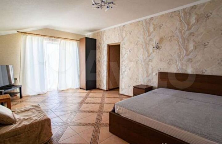 Комната 45 м² в 4-к., 1/3 эт.