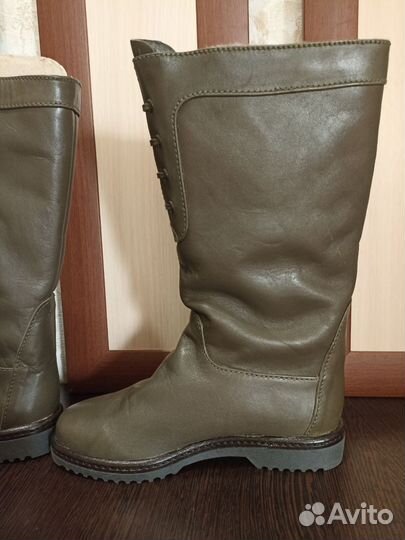 Сапоги зимние болотного цвета с мехом