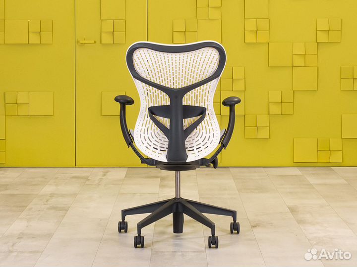 Кресло руководителя Herman Miller Mirra 2 США